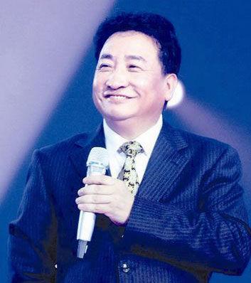 吴亦凡|当吴亦凡和姜昆同框后：前者喝水都要伺候，后者连个助理都没有