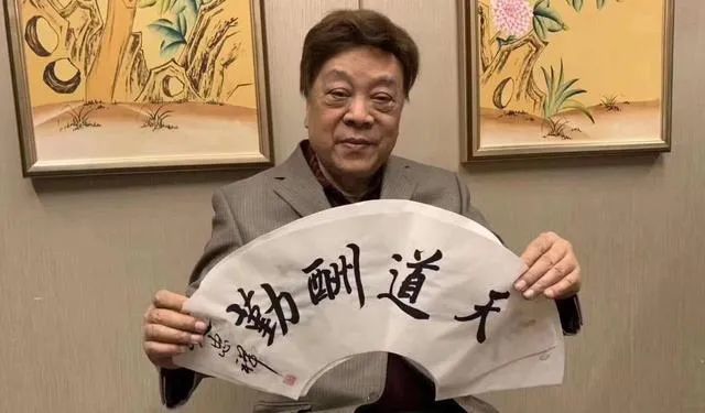 赵忠祥|赵忠祥生前90万画作，死后698元贱卖，没人要，坑惨无数投资者