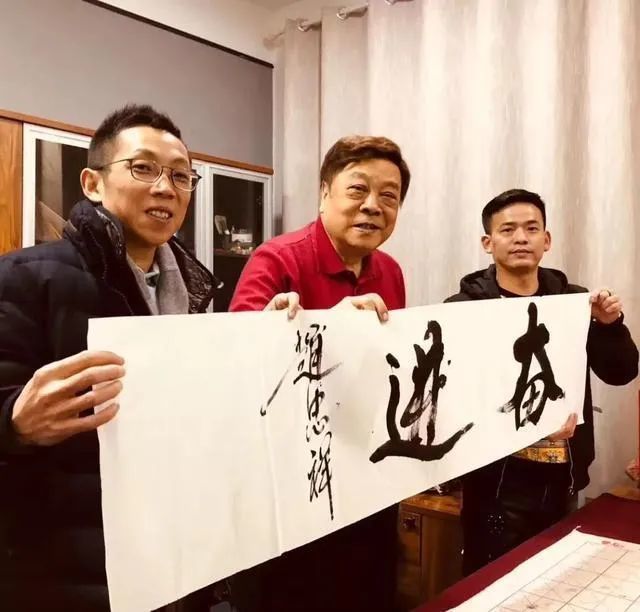 赵忠祥|赵忠祥生前90万画作，死后698元贱卖，没人要，坑惨无数投资者