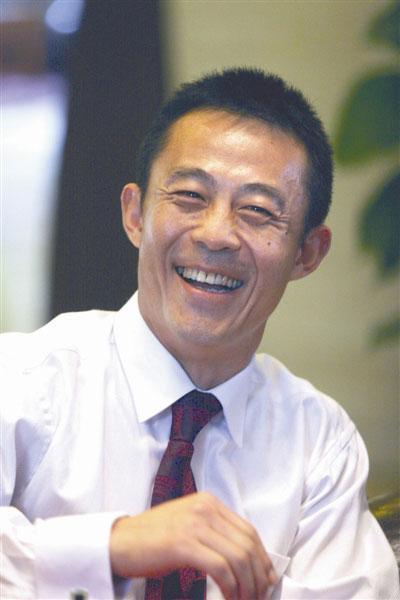 国家一级演员|国家一级演员侯勇，25岁娶60后，44岁娶70后，到了50岁娶了90后
