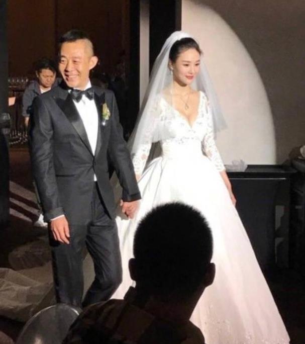 国家一级演员|国家一级演员侯勇，25岁娶60后，44岁娶70后，到了50岁娶了90后