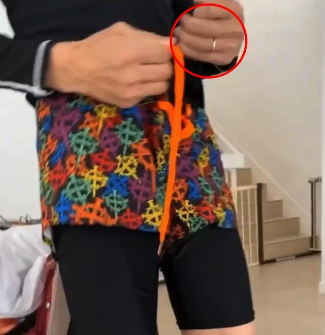 张柏芝|40岁张柏芝秘密再婚？二儿子想完美复刻妈妈，竟意外暴露她的婚戒