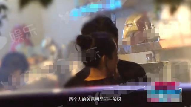 董璇|董璇恋情疑曝光！与小10岁男星搂腰牵手，男方把她逼到角落亲昵