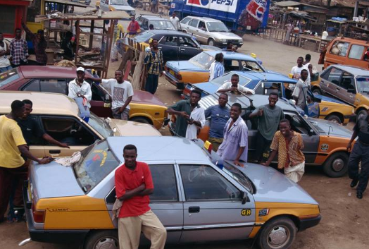 非洲的出租车都是奔驰,开上百万公里无大修,30年车龄照样拉客