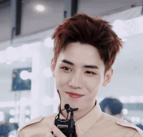 创3总决赛上被姜贞羽的美颜暴击有谁注意身后任豪的表情和眼神