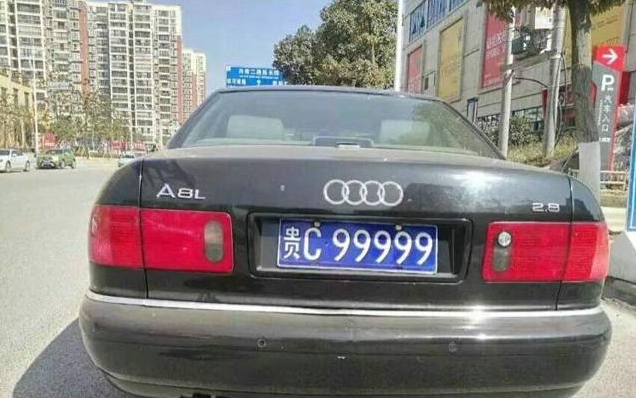 90年代开上奥迪a8l,生意失败五连号车牌换到智跑上,现在开什么车_腾讯