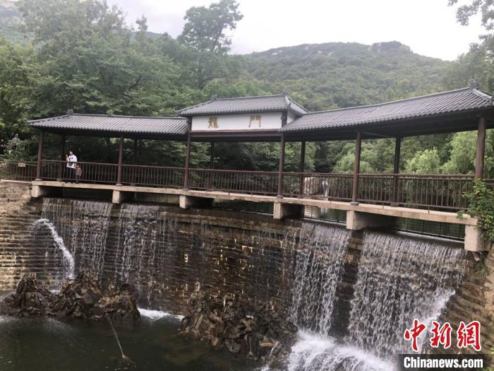 当记者说起初见黄窝村的感受,连云港市连云区高公岛街道黄窝村党支部