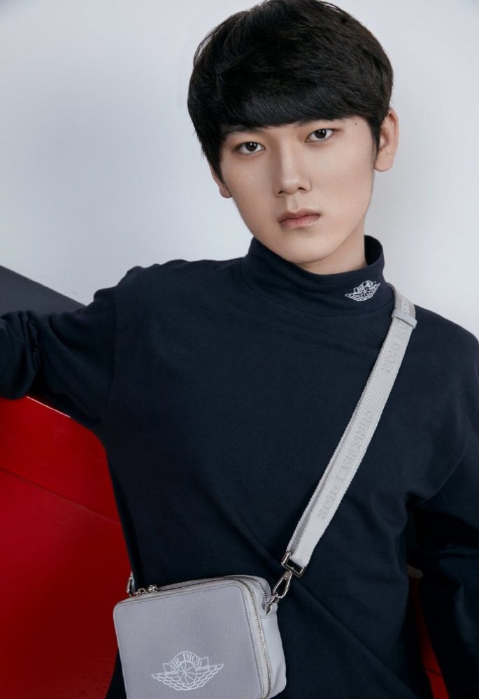 tes官宣阿水和迪奥品牌正式合作杯少认真起来是真的帅