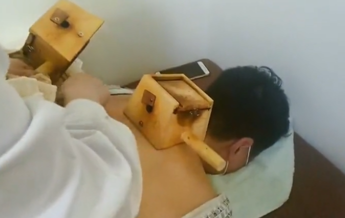 艾灸后背生阳气,疏通经络,调和气血,帮你远离寒湿堵!