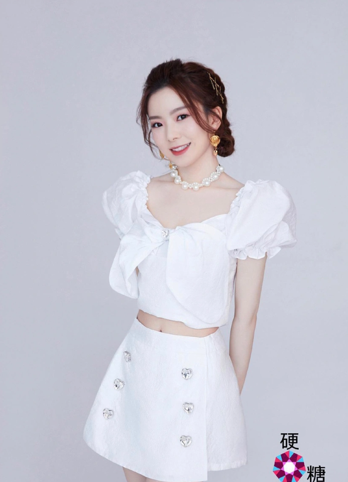 硬糖少女303|硬糖少女队长最佳人选，超话准时签到事业心极强，网友：队长非她莫属