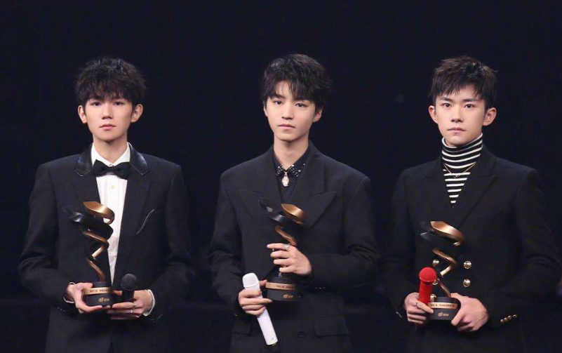 易烊千玺|易烊千玺肖战邓伦李现，这些男明星的西装造型，你觉得谁赢了？