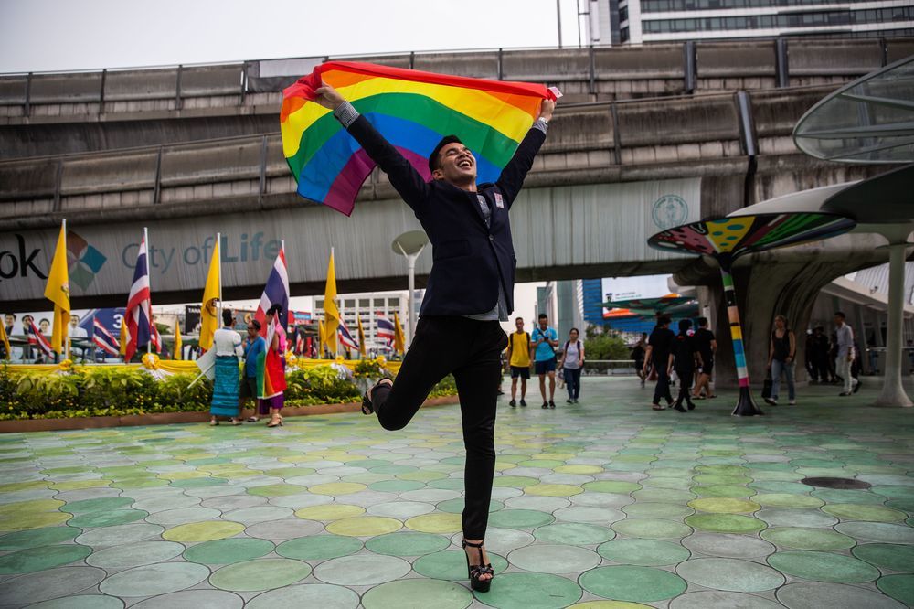 泰国_时政|泰国同性婚姻合法化草案通过，佛系国度怎么看LGBT
