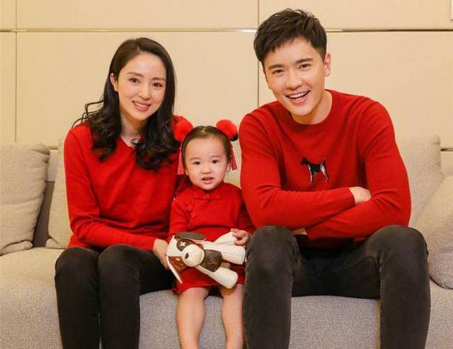 董璇|高云翔 董璇已成陌路人？网曝董璇和小鲜肉搂抱亲密疑有新欢