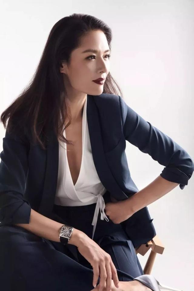 春晚导演郎昆:因刘岩与前妻离婚,2年后刘岩摔伤瘫痪,又2年后郎昆患