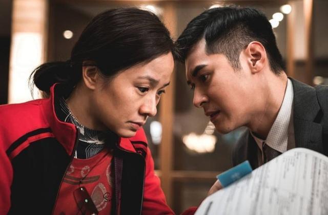 林嘉欣|羡慕！文青女神林嘉欣罕见高调秀恩爱，坐导演老公大腿为其庆生