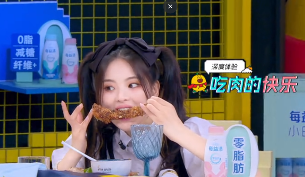 杨超越|杨超越啃排骨，猛女吃法打了多少女明星的脸啊！