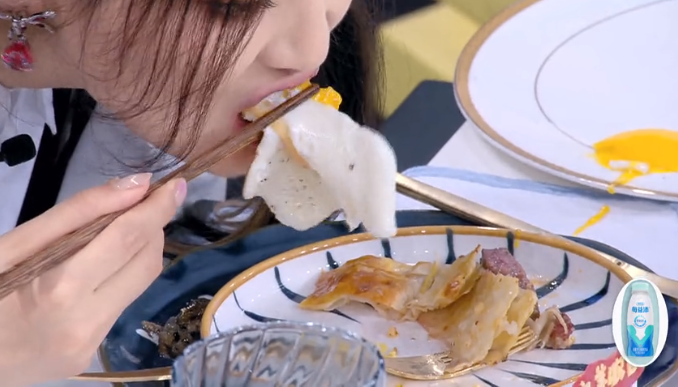 杨超越|杨超越啃排骨，猛女吃法打了多少女明星的脸啊！