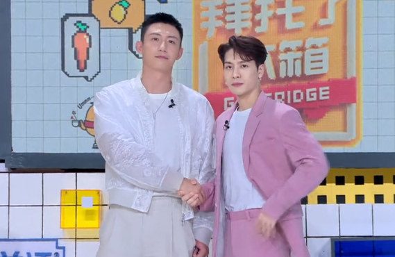 杨超越|杨超越啃排骨，猛女吃法打了多少女明星的脸啊！