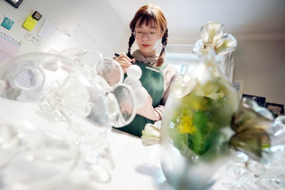 杜蒙|用玻璃讲故事的北京女孩