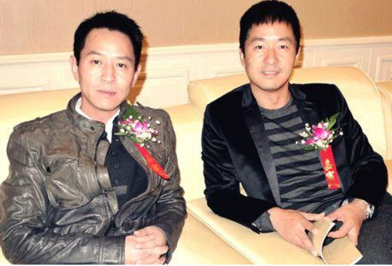 他们是亲兄弟,哥哥凭《伪装者》走红,弟弟更是获得东京影帝