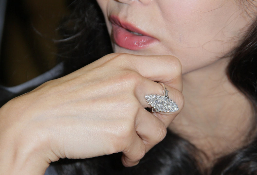 叶玉卿|传叶玉卿80亿身家轰然倒地，富商老公申请破产，名下上亿豪宅被拍卖