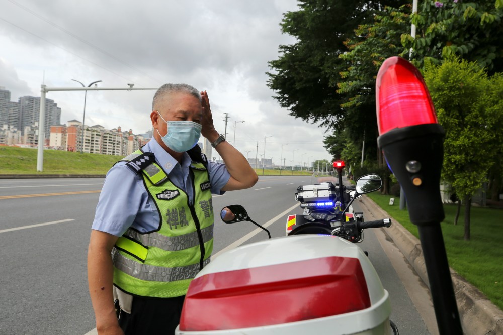 禅城老交警护航高考35年退休后还将志愿护考