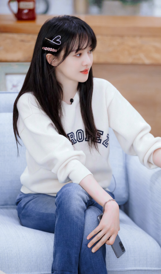 郑爽睡衣照曝光,和少女风差距大,这睡衣效果谁人能想到?