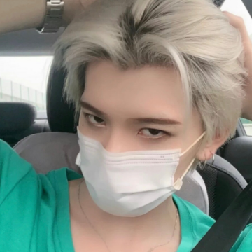 七鹤大人带弟弟去拍戏,两人戴上口罩像分身,导演都傻傻认不清