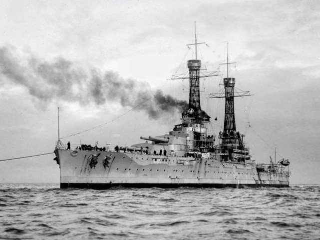 美国最先采用重点防护设计理念的战列舰内华达号