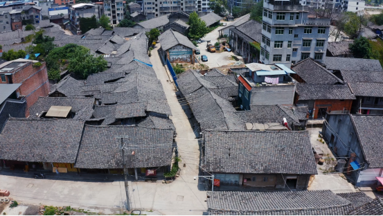 遗留在新城中的岑寂西平古镇