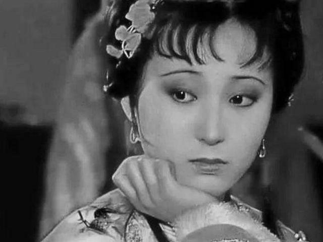 关羽|他因“关公”一举成名，却无法回归现实，演艺生涯因此受阻