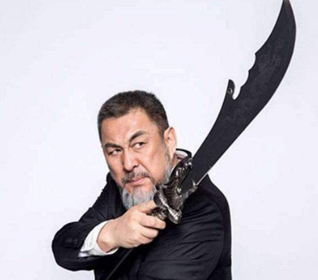 关羽|他因“关公”一举成名，却无法回归现实，演艺生涯因此受阻