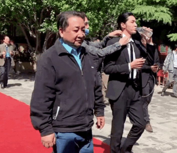 吴亦凡|都说小鲜肉娇嫩，吴亦凡姜昆对比一目了然，网友：说多了就是矫情