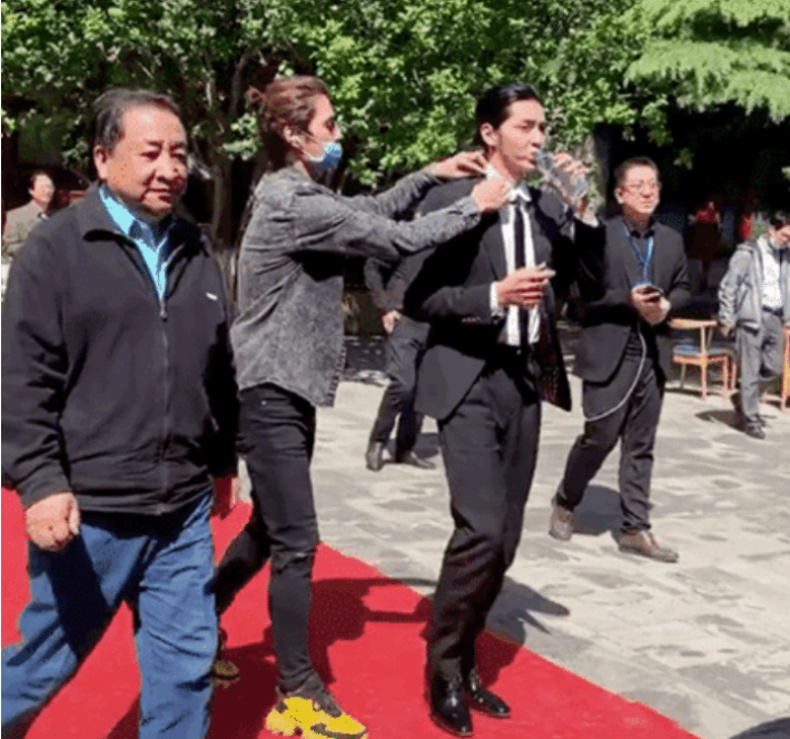 吴亦凡|都说小鲜肉娇嫩，吴亦凡姜昆对比一目了然，网友：说多了就是矫情