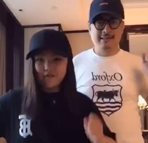 王诗龄|11岁王诗龄穿4500元T恤和爸爸跳舞，网友：腰比亲爸都粗