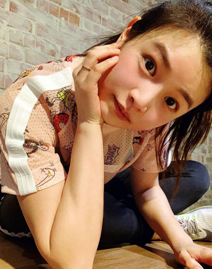 陈妍希|还说陈妍希配不上陈晓？看她公开的素颜照，最多只有18岁