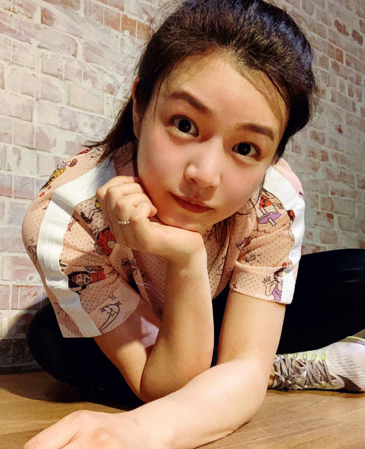 陈妍希|还说陈妍希配不上陈晓？看她公开的素颜照，最多只有18岁