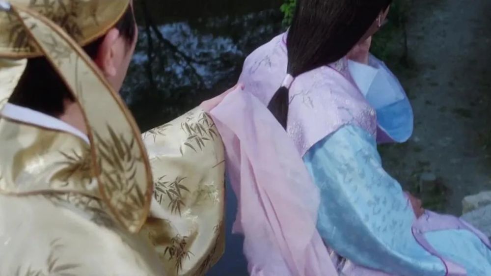 唐伯虎点秋香中桥头婀娜多姿的女子背影如花的替身是谁