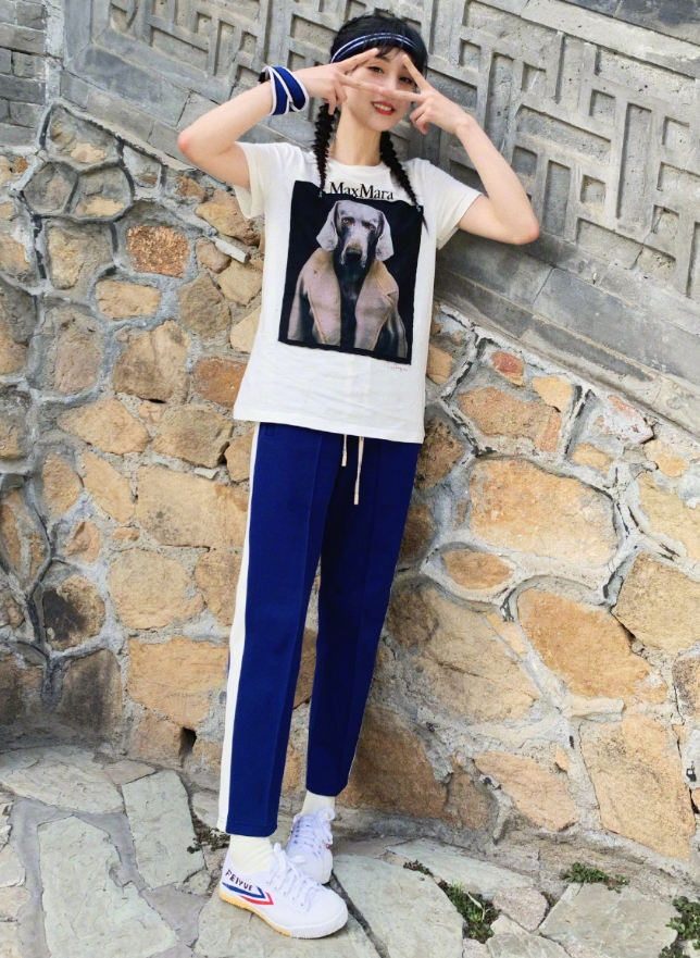 郑爽|难怪会说郑爽比杨紫美，把袜子当鞋穿的效果，连她都做不到