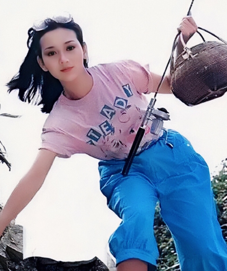 赵雅芝|都嘲快70岁赵雅芝不优雅变老？看她当年旧照后，才懂其中原因
