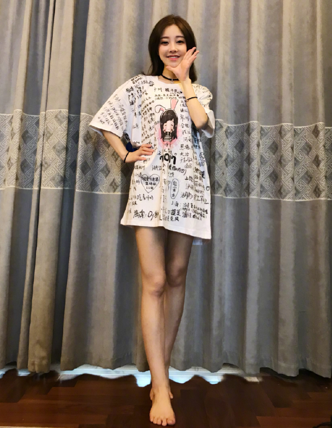 冯提莫|论“敢穿”只服冯提莫，看她穿5cm热裤后：这算啥1米5？