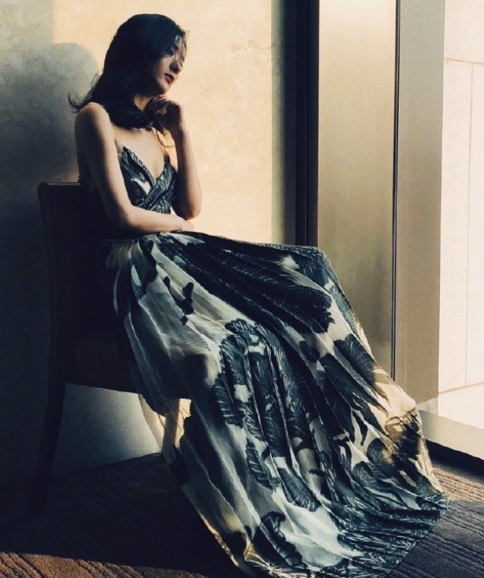 赵丽颖|有种“整容”叫赵丽颖生子后，生图如18岁，谁还说她配不上冯绍峰