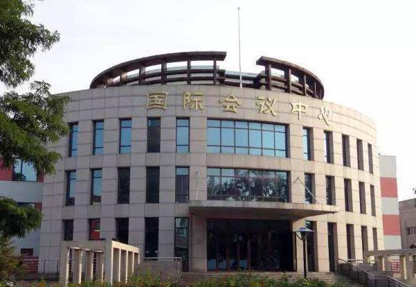 这所高校就是辽宁工程技术大学,位于辽宁省阜新市,辽宁工程科技大学的