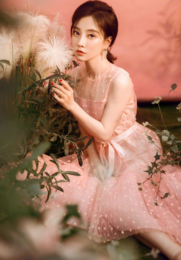 冯提莫|论“敢穿”只服冯提莫，看她穿5cm热裤后：这算啥1米5？