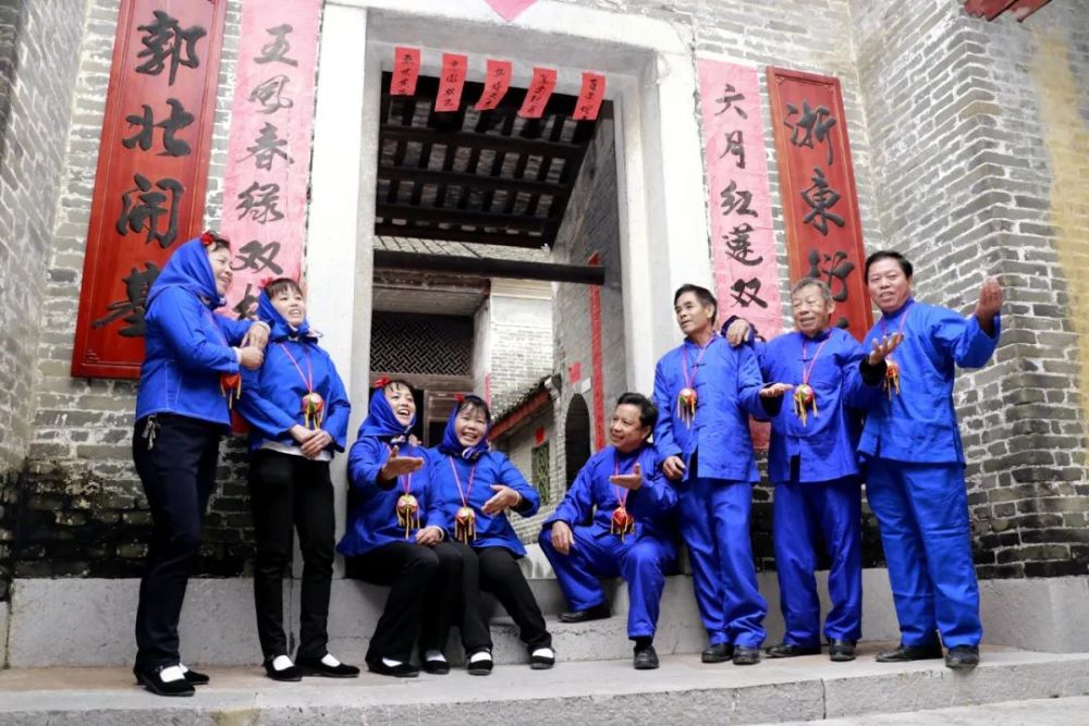 骆越文化有着"广西文化始祖"的重要地位,廉石文化,铜鼓文化,蓝衣壮