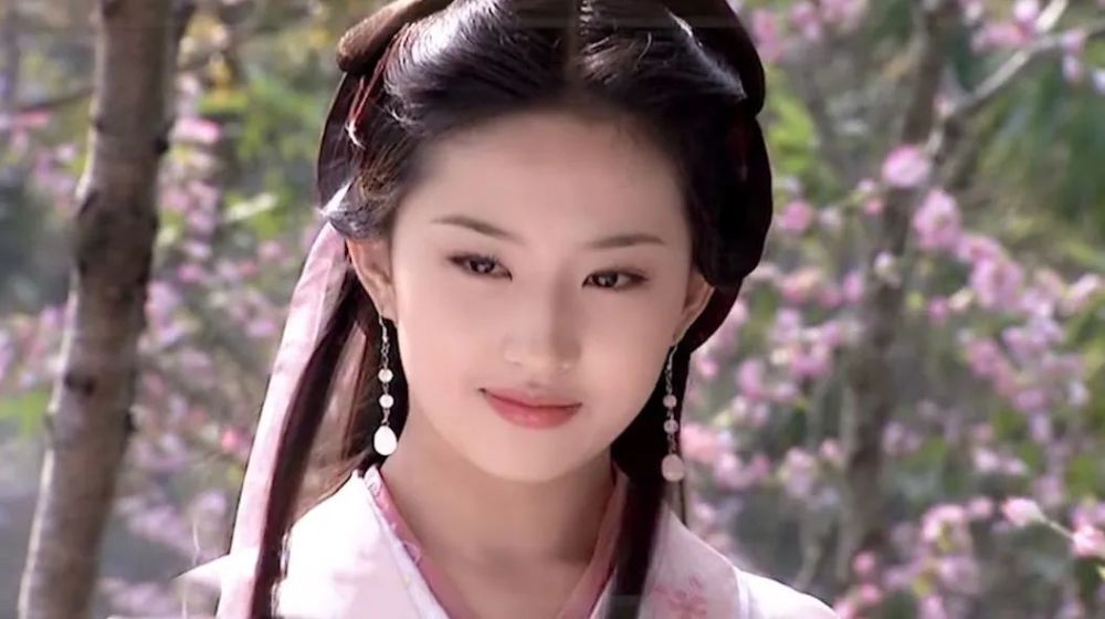 刘亦菲|刘亦菲空降，赵薇错过阿朱，陆毅拒演，你不知道的《天龙八部》