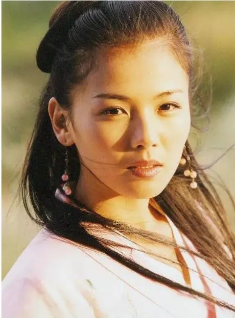 刘亦菲|刘亦菲空降，赵薇错过阿朱，陆毅拒演，你不知道的《天龙八部》