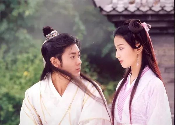 刘亦菲|刘亦菲空降，赵薇错过阿朱，陆毅拒演，你不知道的《天龙八部》