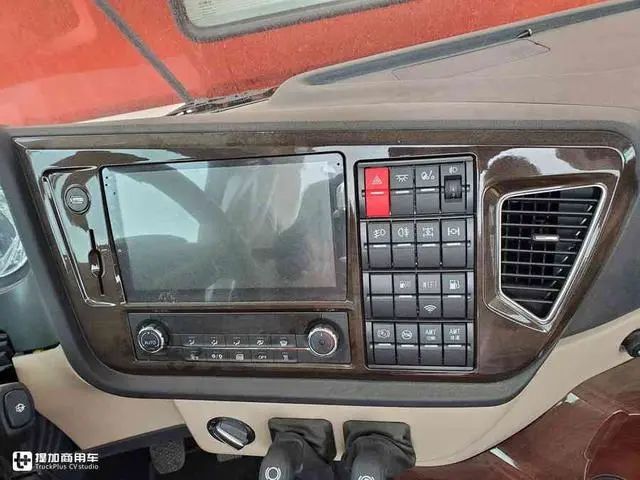 解放jh6 房车化卡车到底怎么样?拆分车辆驾驶室,带您好好看看