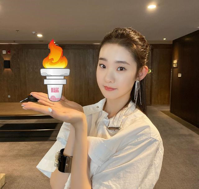 张艺凡|都说张艺凡会成为下一个杨超越，除了爱哭，其他的差远了